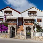 Bosotina Royal Sea View *