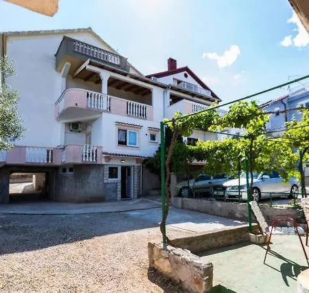 Bosotina Apartment *