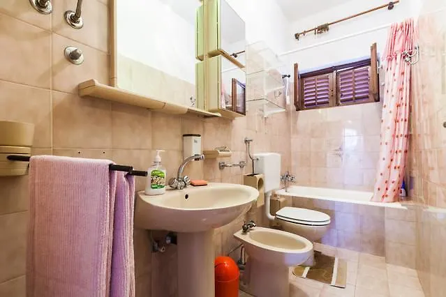 Bosotina Royal Sea View דירה *