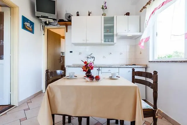 Bosotina Royal Sea View דירה *
