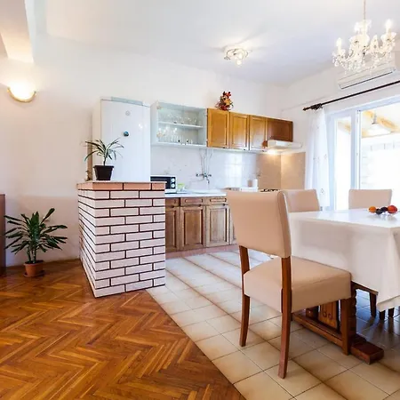 Bosotina Royal Sea View Апартаменты Куклица