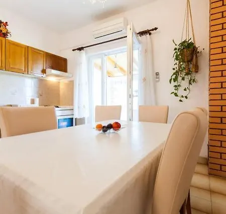Апартаменты Bosotina Royal Sea View