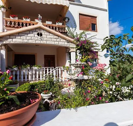 Bosotina Royal Sea View Апартаменты