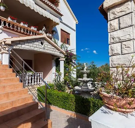 Апартаменты Bosotina Royal Sea View *