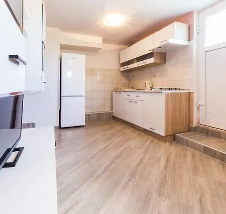 Bosotina Royal Sea View Апартаменты