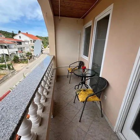 Bosotina Royal Sea View Апартаменты