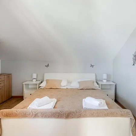 Bosotina Royal Sea View Apartmán