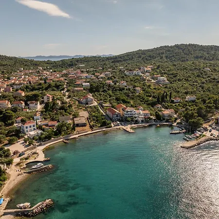 Bosotina Royal Sea View شقة