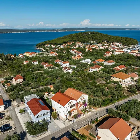 Bosotina Royal Sea View شقة *