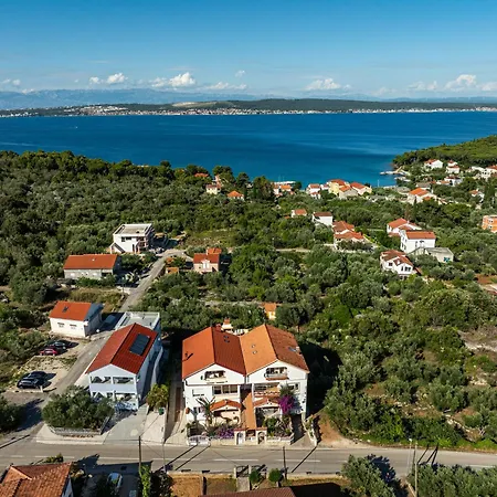 Bosotina Royal Sea View *