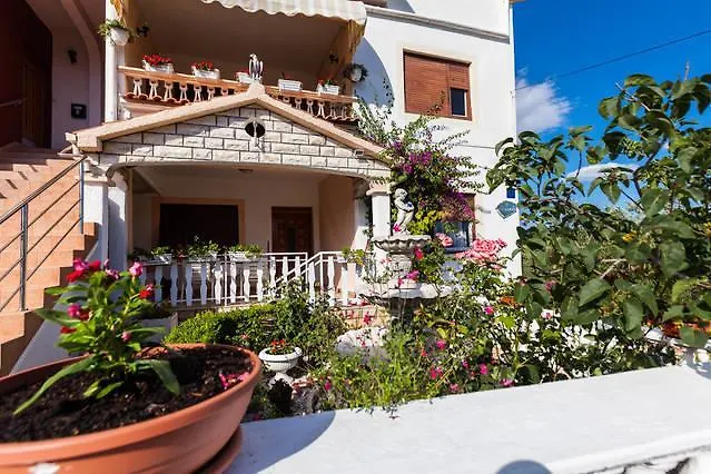 Bosotina Royal Sea View شقة