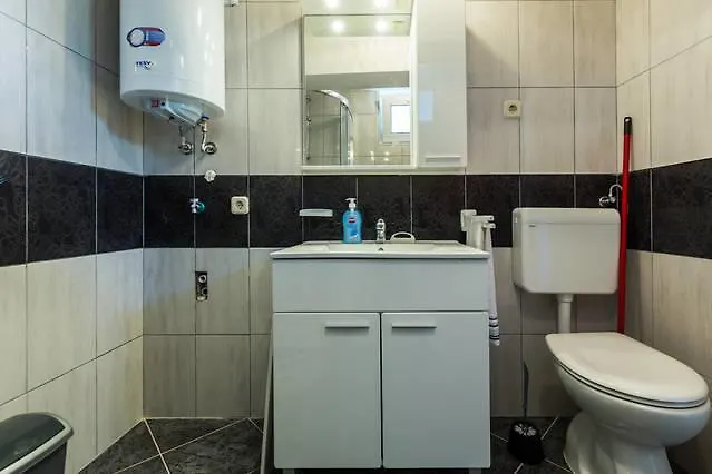 Bosotina Royal Sea View شقة